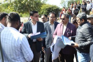 गंगा की पवित्रता से समझौता नहीं, डीएम ने चन्द्रेश्वर नाला क्षेत्र का किया स्थलीय निरीक्षण,