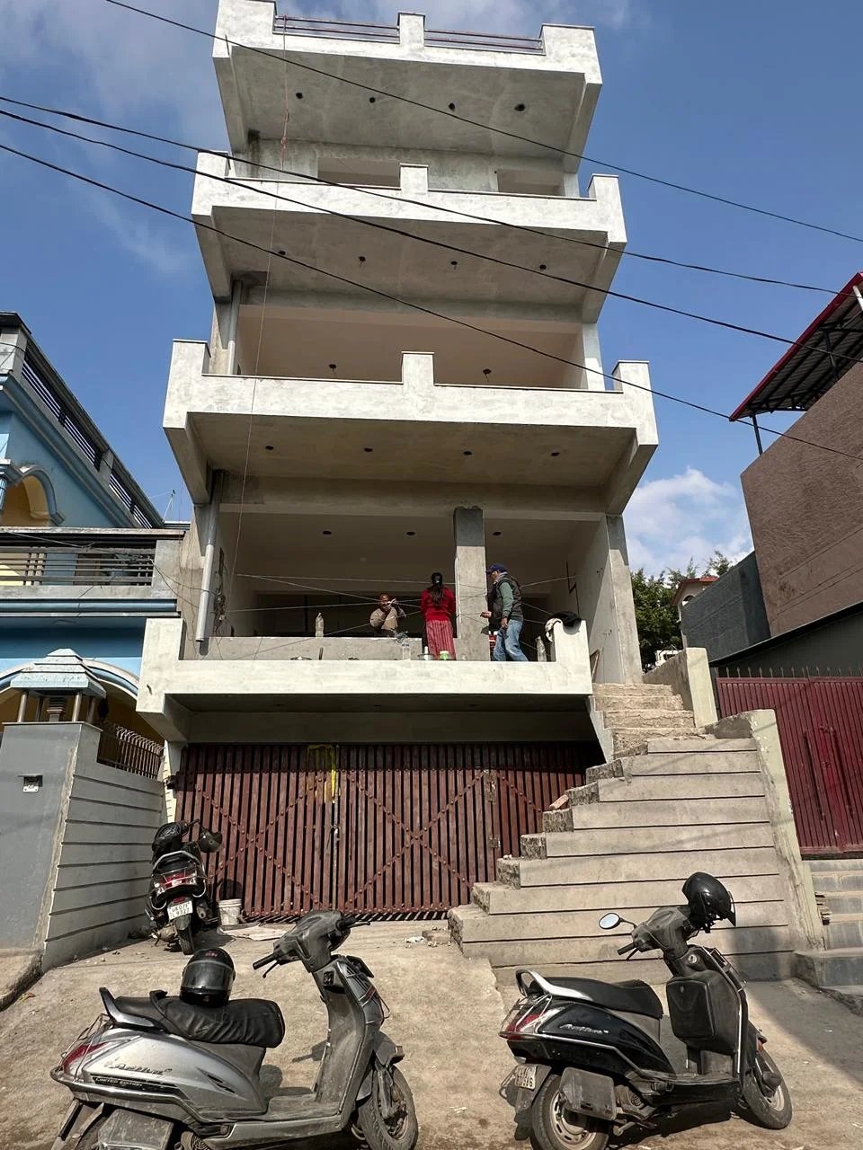 प्राधिकरण क्षेत्रान्तर्गत विभिन्न क्षेत्रों में अवैध बहुमंजिला निर्माणों पर प्राधिकरण की सख़्त कार्रवाई