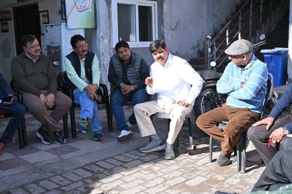 16 फरवरी को भाजपा सरकार के भ्रष्टाचार बढ़ते अपराध के खिलाफ कांग्रेस करेगी राजभवन का घेराव, कांग्रेस अध्यक्ष ने कार्यकर्ताओं के साथ की बैठक