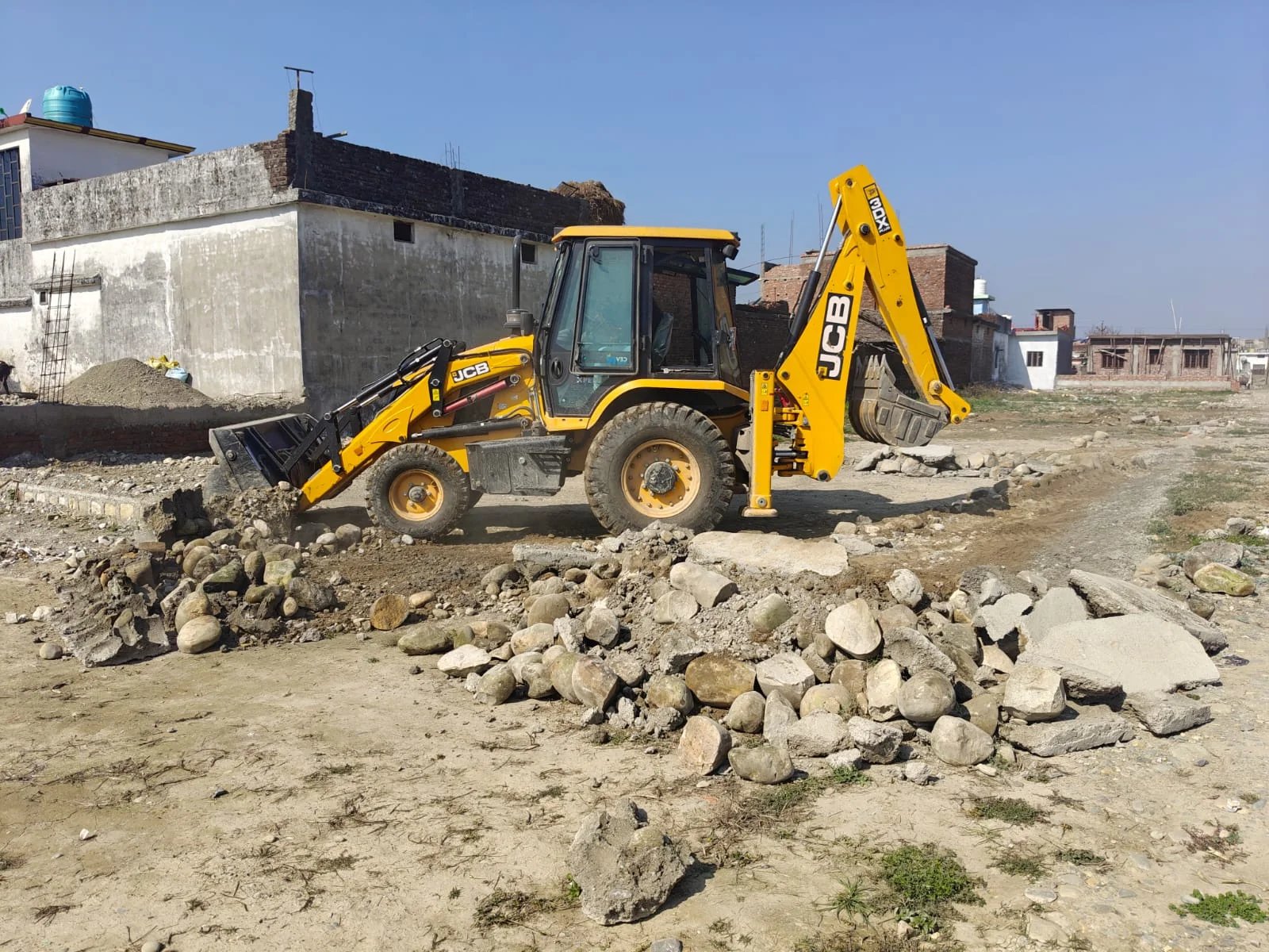 प्राधिकरण क्षेत्र में अवैध प्लॉटिंग एवं निर्माण के विरुद्ध सख्त कार्रवाई, लगभग 25 बीघा अवैध प्लॉटिंग पर ध्वस्तीकरण व अवैध निर्माण पर सीलिंग की कार्यवाही