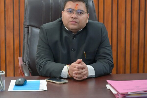 जनपद रुद्रप्रयाग को मिला नया नेतृत्व: नव नियुक्त जिलाधिकारी विशाल मिश्रा ने संभाली जनपद की कमान