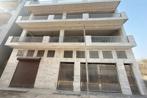 मसूरी-देहरादून विकास प्राधिकरण की बड़ी कार्रवाई, सुरक्षा मानकों की अनदेखी पर ऋषिकेश में बहुमंजिला भवन को किया सील