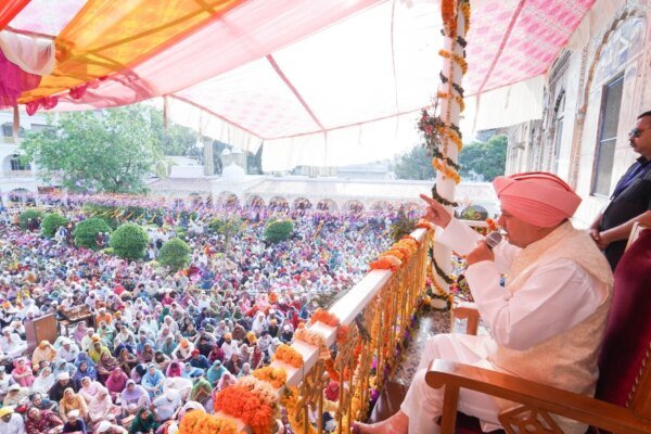 श्री दरबार साहिब एवम् श्री झण्डा साहिब मेंचला दर्शनों व मनौतियों का क्रम