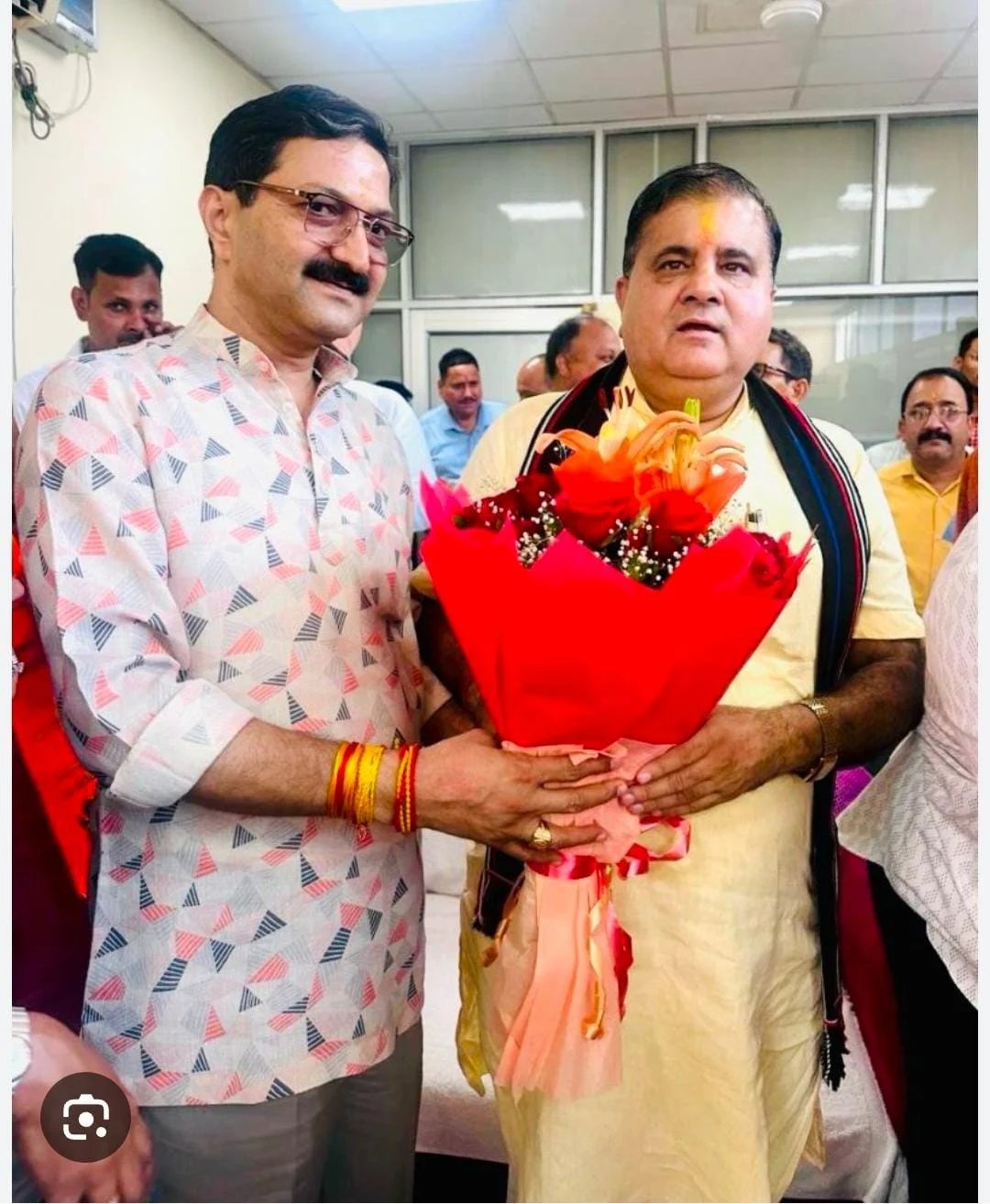 भाजपा प्रदेश अध्यक्ष महेंद्र भट्ट लगातार दूसरे दलों के लोगों को भाजपा से जोड़ रहे हैं, लेकिन अपने ही पार्टी से मुंह मोड़ रहे हैं , अजेन्द्र अजय सोशल मीडिया पर लगातार बम फोड़ रहे हैं