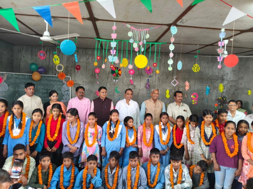 शिक्षा और खेल, दोनों से हो रहा विद्यार्थियों का सर्वांगीण विकास: त्रिवेन्द्र