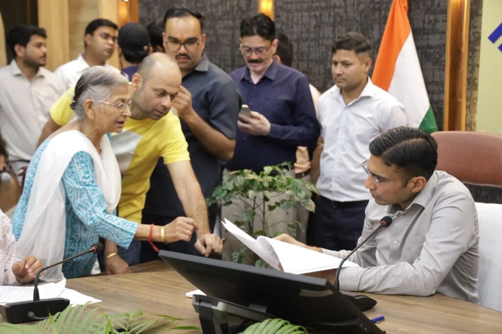 82 वर्षीय दिव्यांग बुजुर्ग नत्थीलाल का पानी का 31657 का बिल डीएम ने करवाया माफ; वन टाइम सेटलमेंट उपरान्त रू0 20170 राइफल फंड से जमा