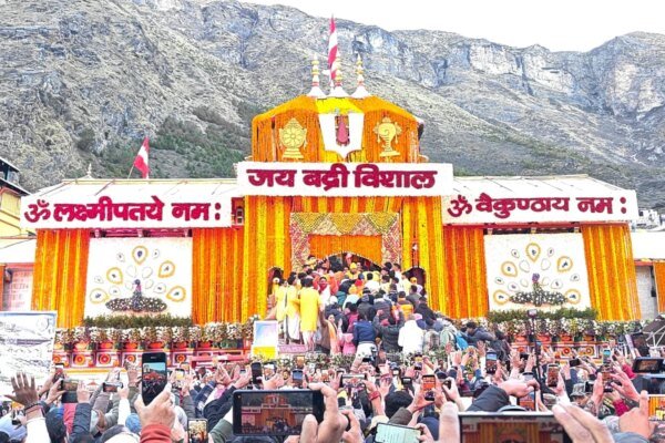 वैदिक मंत्रोच्चार के साथ खुले भगवान श्री बद्रीनाथ के कपाट, आस्था और उल्लास से गूंजा धाम