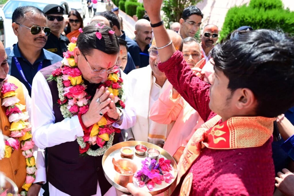 डोल आश्रम में मुख्यमंत्री ने पीठम स्थापना महोत्सव में किया प्रतिभाग, 1100 कन्याओं का पूजन व माँ राजेश्वरी का अभिषेक