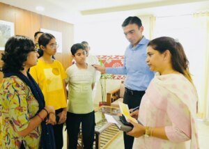सुनीता को आर्थिक सहायता, बच्चों की शिक्षा और उपचार में मिला सहारा: डीएम सविन बंसल बोला थैंक्यू डीएम सर