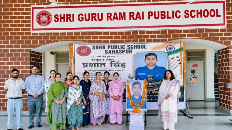 नम आंखों से दी श्रद्धांजलि, एसजीआरआर सहसपुर ने अपने वीर सपूत को किया नमन