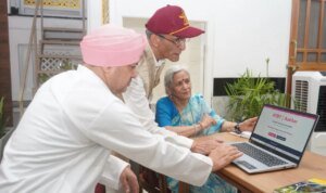 श्रीमहंत देवेन्द्र दास जी महाराज ने आखर शब्दकोश एप का किया उद्घाटन