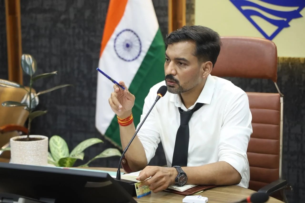 जनसमस्याओं के निस्तारण में लापरवाही बर्दाश्त नहीं, जिलाधिकारी ने सुनीं 164 शिकायतें