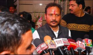 राहुल गांधी पर एफआईआर के विरोध में मर्तोलिया का प्रदर्शन, पुलिस से तीखी झड़प