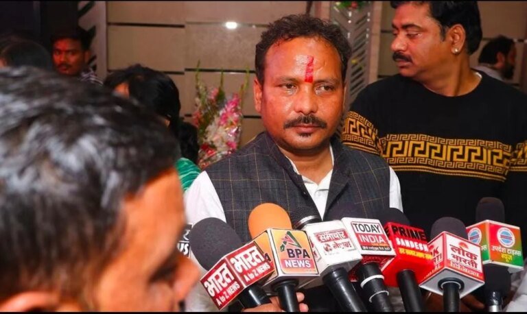 राहुल गांधी पर एफआईआर के विरोध में मर्तोलिया का प्रदर्शन, पुलिस से तीखी झड़प